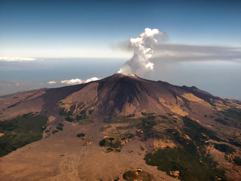 无人,横图,俯视,航拍,室外,白天,美景,意大利,火山口,景观,云,风景,天空,自然,烟,景色,摄影,宁静,灰,西西里,鸟瞰,自然风光,爆发,埃特纳火山,地质学,卡塔尼亚,彩图,高角度拍摄