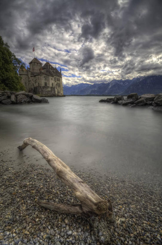 无人,竖图,室外,白天,河流,山,多云,建筑,瑞士,木制,城堡,云,历史,树,天空,自然,鹅卵石,摄影,圆木,西庸城堡,岩石,彩图