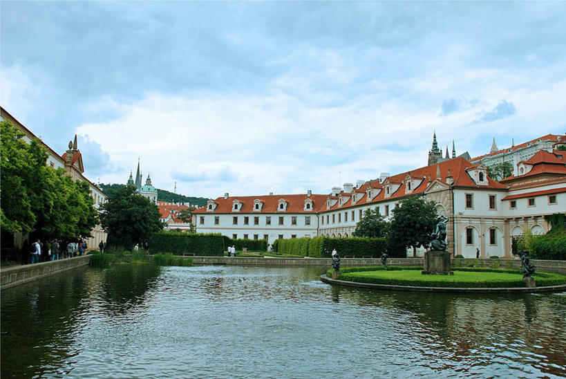 横图,室外,白天,水,建筑,屋顶,云,首都,历史,天空,自然,摄影,园林,捷克共和国,布拉格,死水,彩图,参议院