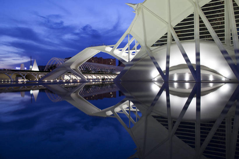 无人,横图,室外,夜晚,水,建筑,西班牙,对称,反射,云,现代,天空,摄影,照亮,巴伦西亚省,彩图,艺术科学城