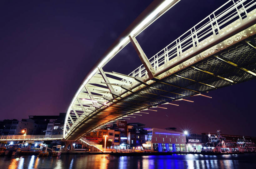 无人,横图,室外,夜晚,水,城市,建筑,台湾,弯曲,反射,桥,联系,天空,摄影,照亮,高雄,彩图