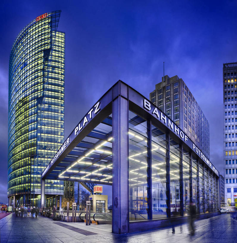 无人,广场,竖图,室外,夜晚,运动模糊,度假,美景,天际线,城市风光,城市,道路,建筑,街道,路,摩天大楼,公路,德国,文字,景观,交通,首都,娱乐,柏林,波茨坦广场,地标建筑,享受,休闲,景色,放松,摄影,英文字母,照亮,德国文化,马路,彩图