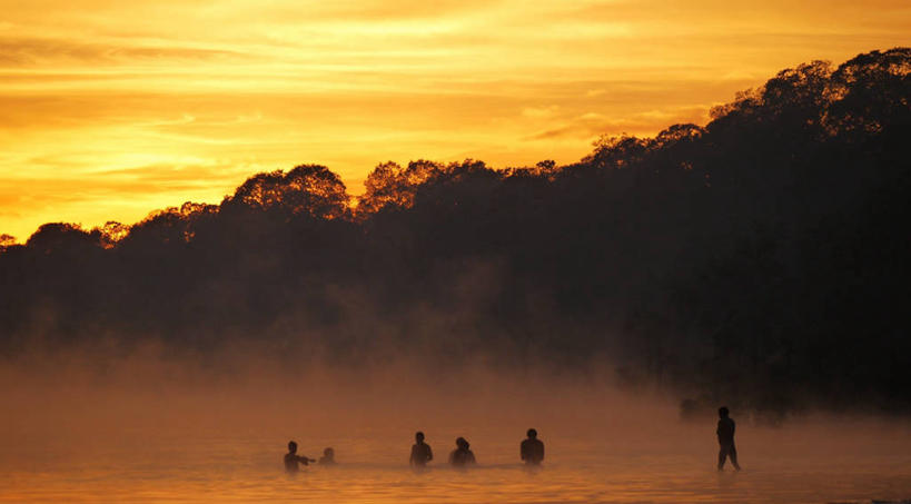 游泳,横图,室外,度假,海洋,日落,山,雾,巴西,云,黄色,风景,天空,自然,南美,放松,摄影,宁静,南美洲,拉丁美洲,美洲,剪影,巴西联邦共和国,亚美利加洲,南亚美利加洲,南马托格罗索,南马托格罗索州,海滩,休闲活动,彩图