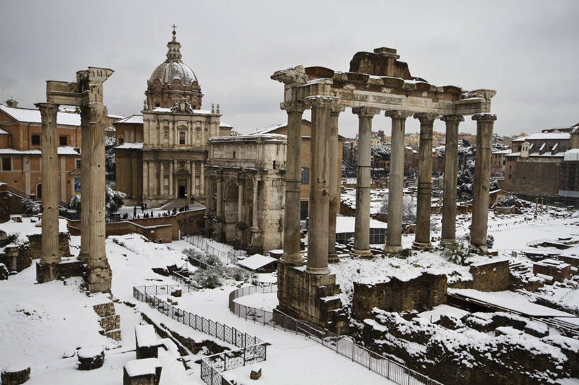 横图,室外,白天,雪,建筑,意大利,柱子,云,冬天,首都,历史,废墟,天空,寒冷,摄影,意大利文化,古罗马广场,彩图