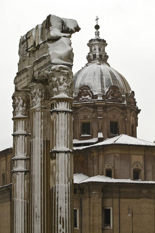 无人,教堂,竖图,室外,特写,白天,雪,城市,建筑,意大利,柱子,冬天,首都,古罗马,寒冷,摄影,考古学,基督教,圆顶建筑,意大利文化,古罗马广场,万里无云,彩图