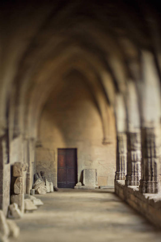 无人,竖图,室内,白天,门,法国,欧洲,柱子,拱门,历史,地标建筑,摄影,宗教,宁静,基督教,西欧,宗教建筑,法兰西,法国文化,法兰西共和国,法兰西第五共和国,朗格多克.鲁西永,朗格多克.鲁西永大区,彩图,大教堂,贝塞尔
