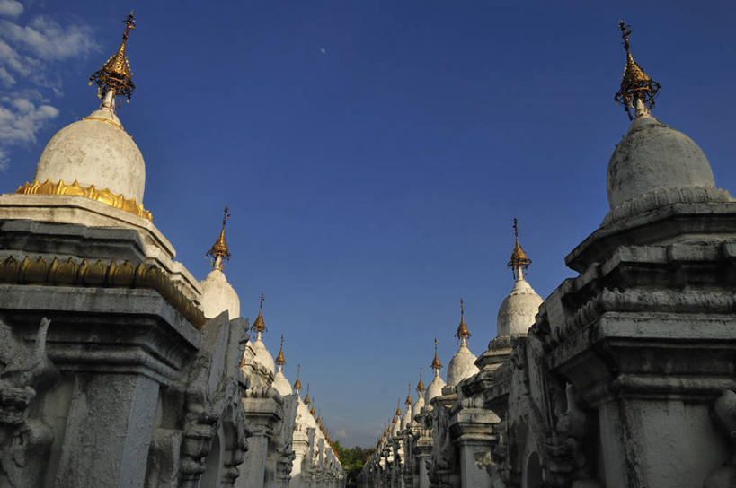 无人,横图,室外,白天,建筑,缅甸,一排,整齐,佛塔,排列,摄影,佛教,圆顶建筑,宗教建筑,队列,曼德勒,彩图,缅甸文化