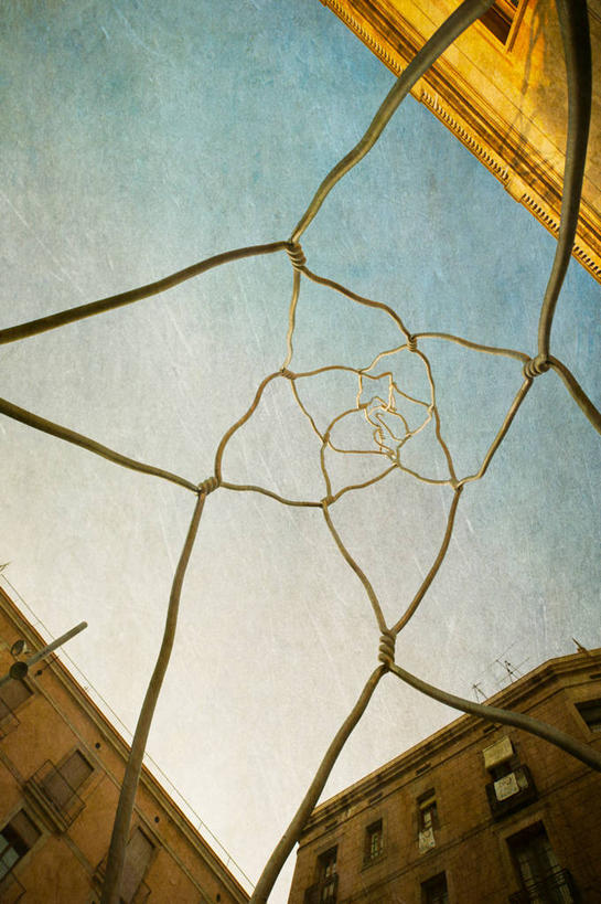 无人,竖图,室外,白天,仰视,建筑,金属制品,西班牙,巴塞罗那,金属,天空,摄影,捕蝇纸,彩图,低角度拍摄,旅行