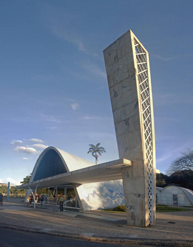 教堂,竖图,室外,白天,建筑,巴西,云,现代,天空,摄影,宁静,基督教,米纳斯吉拉斯州,彩图