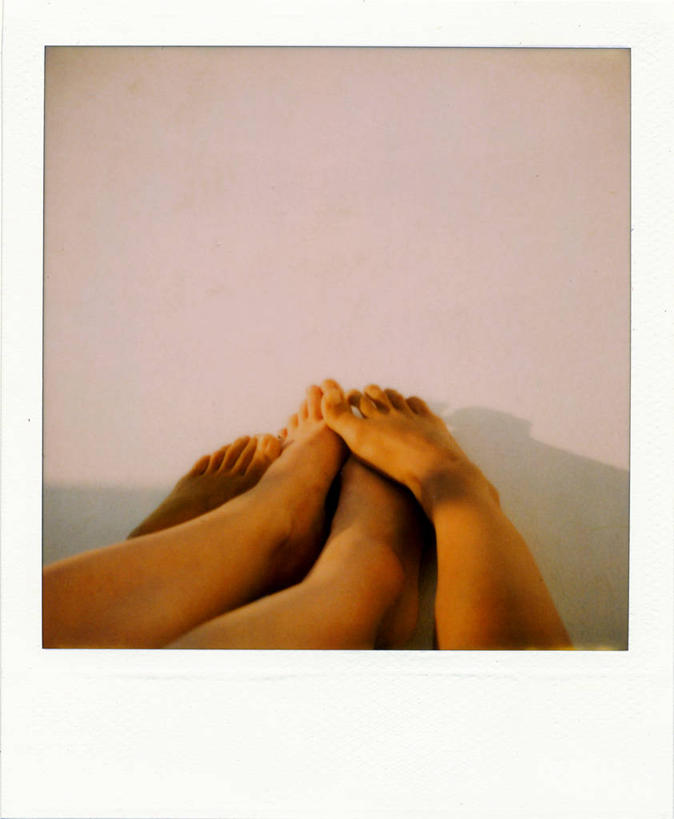 腿,三个人,竖图,室外,友谊,山,西班牙,天空,自然,黄昏,赤脚,人体,摄影,部分,环境,加那利群岛,伊比利亚半岛,万里无云,恶作剧,四肢,大西洋群岛