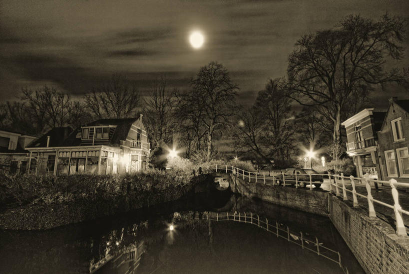 无人,横图,室外,夜晚,建筑,荷兰,反射,栅栏,篱笆,流水,月亮,光亮,树,风景,天空,自然,摄影,运河,环境,照亮,阿克马,旅行