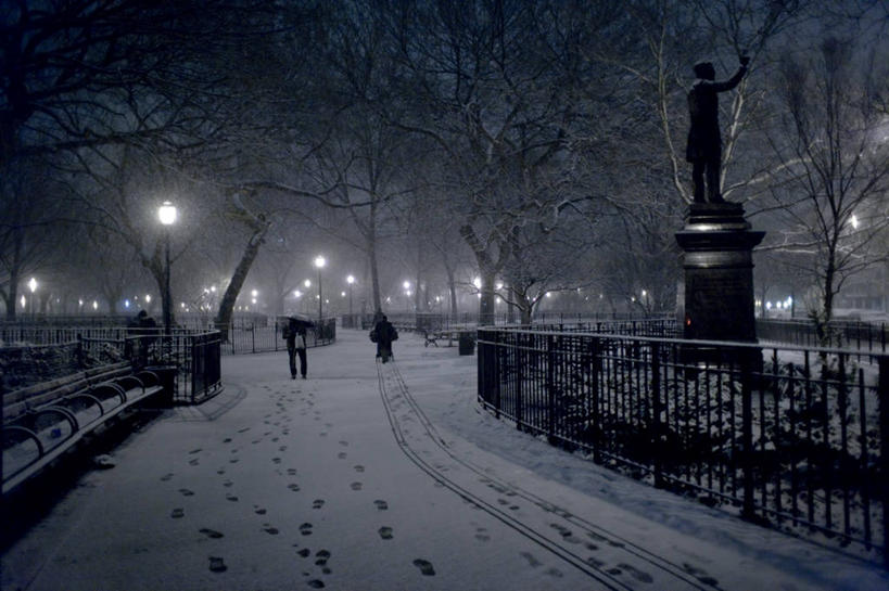 公园,栏杆,横图,室外,夜晚,雪,路灯,纽约,美国,脚印,雕像,冬天,方向,自然,摄影,照亮,纽约州
