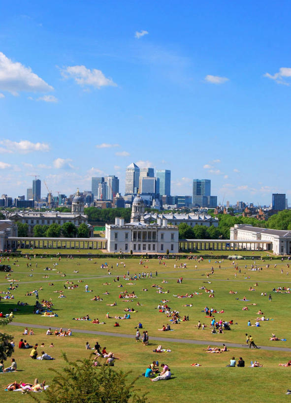 无人,公园,竖图,俯视,室外,白天,草坪,天际线,建筑,摩天大楼,英国,欧洲,伦敦,庭院,首都,许多人,草,地标建筑,一群人,放松,摄影,西欧,北欧,大不列颠,市区,英国文化,大不列颠及北爱尔兰联合王国,大不列颠及爱尔兰联合王国,雾都,格林威治公园,休闲活动,彩图,高角度拍摄,大学,大不列颠王国,大英帝国,联合王国,日不落帝国