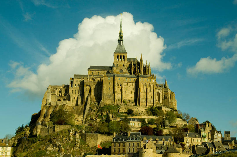 无人,横图,室外,白天,仰视,神秘,建筑,法国,城堡,岛,云,天空,摄影,保护,宁静,中欧,圣米歇尔山,彩图,低角度拍摄,旅行