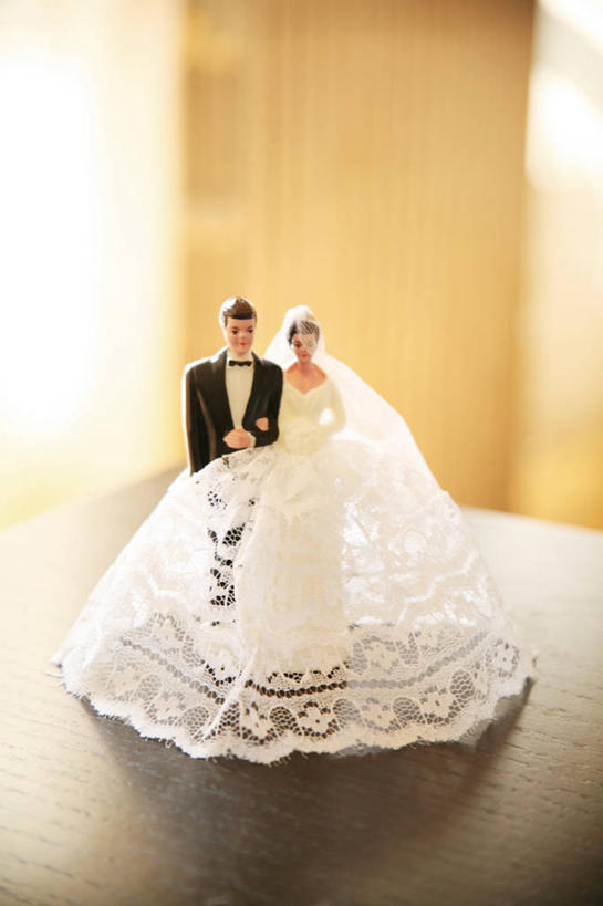 点心,无人,新娘,新郎,竖图,室内,白天,正面,婚纱,婚礼,游戏,快乐,玩具,雕塑,美国,服装,庆祝,艺术,装饰,标志,雕刻,雕像,符号,玩偶,食品,婚礼蛋糕,古典,结婚,浪漫,玩,娱乐,标识,食物,糕点,工艺品,休闲,喜庆,益智,模仿,摄影,纪念,严肃,美术,安慰,神圣,发泄,消遣,主题,陈列,婚姻,燕尾服,功能,美学,宣泄,性别符号,异性恋,开端,认真,玩耍,嬉戏,彩图,礼服,高兴,男性符号,伴侣,蛋糕,结婚蛋糕