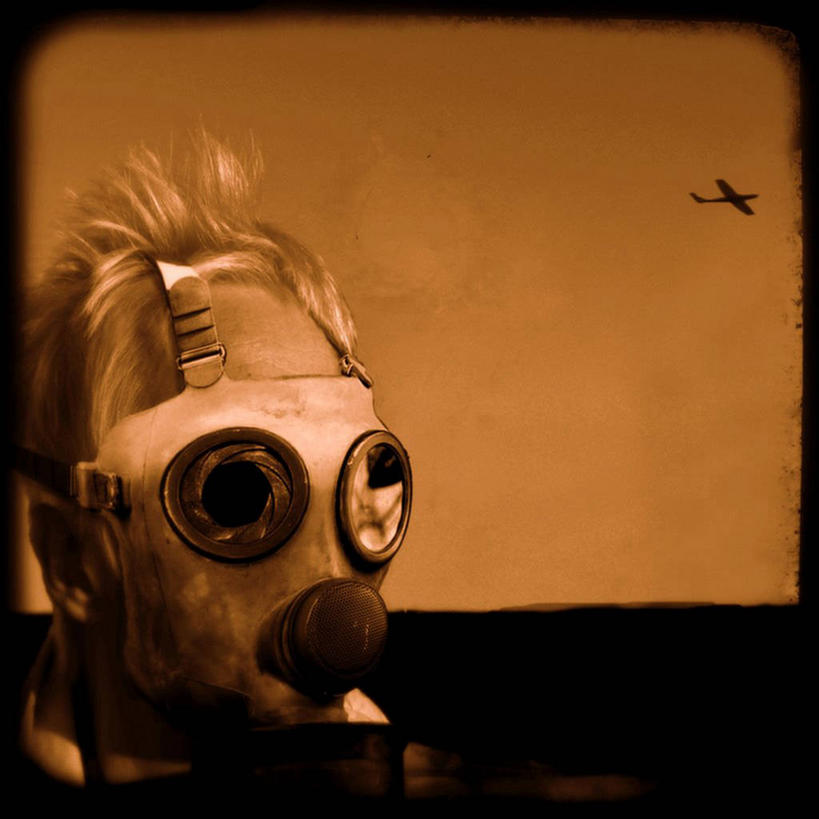 成年人,中年人,老年人,头,一个人,方图,室外,白天,神秘,飞机,法国,仅一个女性,仅一个人,地形,仅一个中年女性,遮,遮掩,人体,摄影,保护,污染,掩盖,遮挡,遮盖,防毒面罩,掩饰,危险,女人,女性,中年女性,头部,彩图,贝塞尔