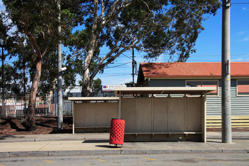 无人,横图,室外,白天,街道,澳大利亚,环保,垃圾桶,公共交通,杆,树,容器,摄影,能源,储藏,垃圾箱,回收,资源,储存,利用,低碳,循环,墨尔本,候车亭,万里无云,持续,彩图,公共汽车站,贮存