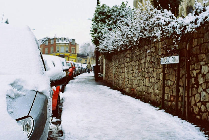 横图,室外,白天,雪,街道,汽车,英国,一排,覆盖,整齐,冰,冬天,人行道,石墙,英格兰,排列,寒冷,摄影,停止,队列,透视图,暂停,停滞,布里斯托大学,彩图