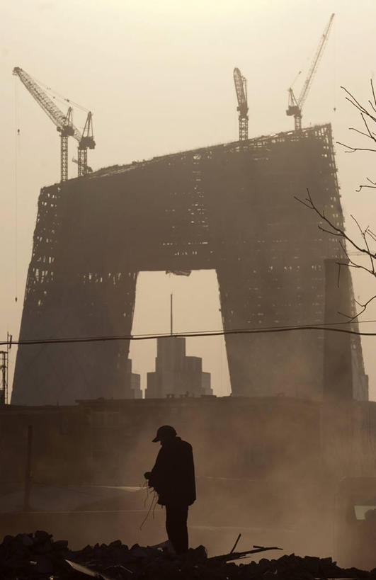 成年人,一个人,站,竖图,室外,白天,侧面,建筑业,建筑,仅一个男性,塔,首都,摄影,建造,剪影,开端,建筑结构