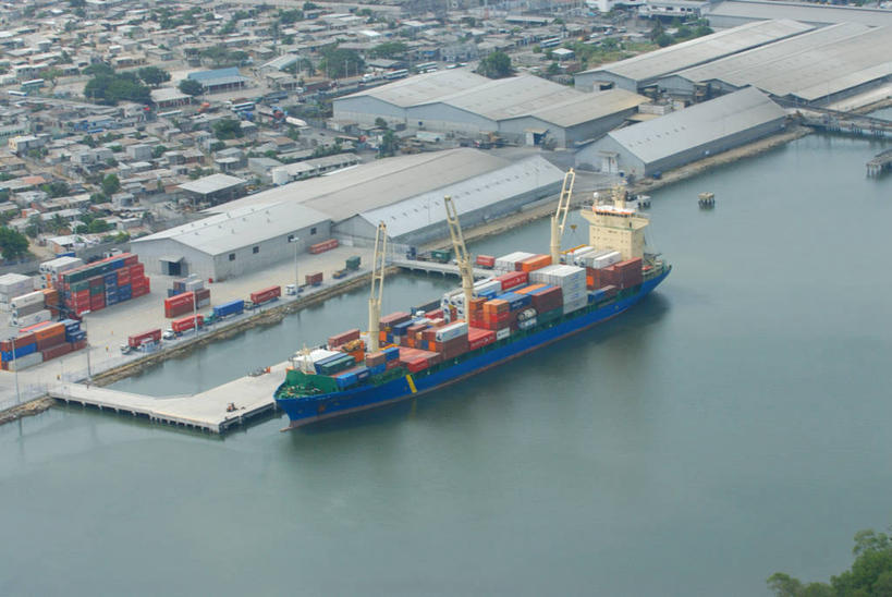 无人,横图,俯视,航拍,室外,白天,度假,河流,美景,山,山脉,水,城市风光,城市,建筑,路,公路,厄瓜多尔,弯曲,景观,首都,娱乐,水泥,树,绿色,享受,休闲,景色,放松,运输,摄影,鸟瞰,里约热内卢,瓜亚基尔,彩图,高角度拍摄