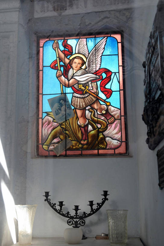 无人,竖图,特写,仰视,花瓶,阿根廷,天使,烛台,墙,首都,墓地,摄影,宗教,死亡,徽章,坟墓,陵墓,作画,布宜诺斯艾利斯,万神殿,灵性,彩图,低角度拍摄