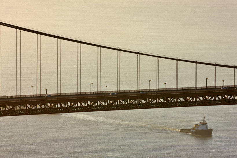 无人,横图,俯视,室外,日出,海洋,水,城市,建筑,船,美国,钢铁,桥,黎明,联系,现代,风景,地标建筑,运输,摄影,吊桥,宁静,工程,北美,早晨,加利福尼亚,金门大桥,旧金山,彩图,高角度拍摄,旅行,拖轮