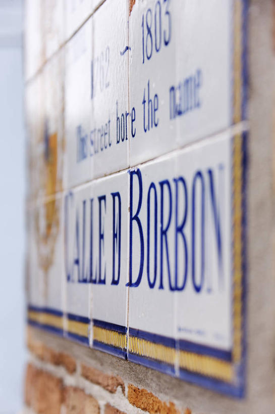 无人,竖图,室外,特写,白天,通讯,城市,指示牌,美国,标志,路标,文字,墙,标识,路牌,摄影,指导,英文字母,北美,交通标志,路易斯安那州,大写字母,彩图,对焦