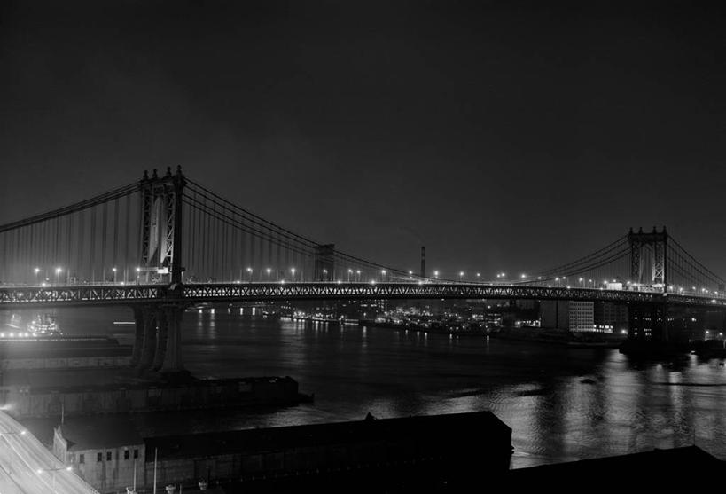 无人,横图,黑白,室外,夜晚,河流,天际线,建筑,纽约,美国,桥,摄影,吊桥,照亮,曼哈顿桥