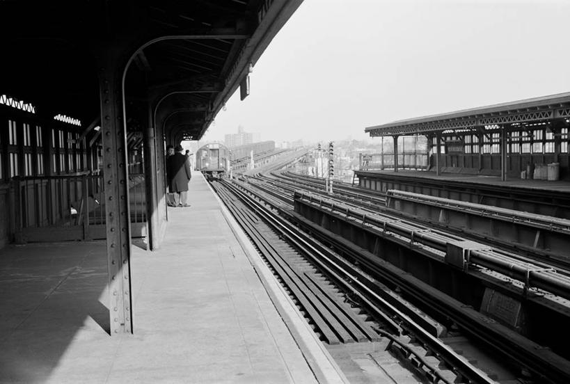 两个人,站,横图,黑白,室外,白天,地铁,建筑,火车,日光,纽约,美国,地铁站,公共交通,古典,历史,运输,摄影,等,纽约州,布朗克斯,彩图