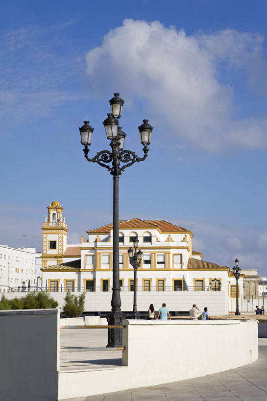竖图,室外,白天,城市,建筑,路灯,西班牙,云,教育,历史,天空,摄影,地中海文化,安达路西亚,加的斯省,加的斯,彩图,大学
