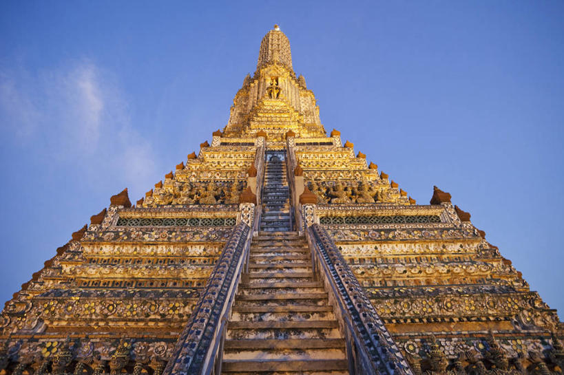 无人,寺庙,横图,室外,白天,仰视,楼梯,建筑,曼谷,泰国,首都,宝塔,佛塔,天空,地标建筑,摄影,宗教,佛教,宗教建筑,泰国文化,郑王庙,灵性,式样,设计,彩图,低角度拍摄