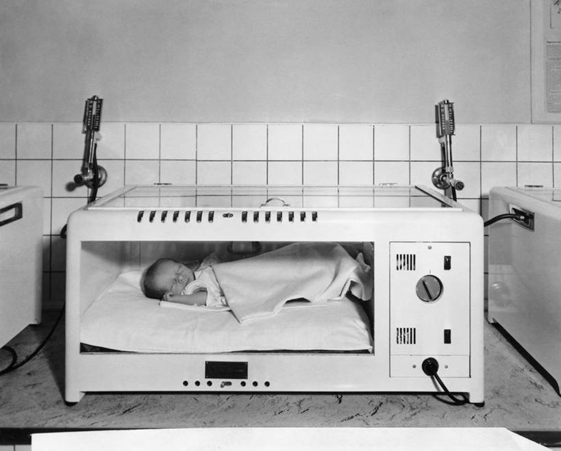 婴儿,儿童,脸,头,脸颊,一个人,医院,躺,横图,黑白,室内,纯洁,仅一个人,瓷砖,肩膀,小孩,可爱,童年,摄影,活泼,保护,脆弱,关爱,宝宝,纯真,烂漫,无邪,开端,加护病房,伶俐,天真,孩子,头部,脸部,脸蛋,面部,睡觉,仰卧,弱点