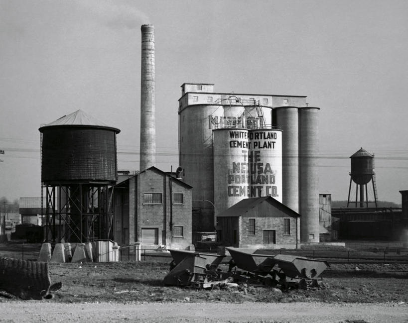 无人,工厂,横图,室外,白天,烟囱,堆叠,环保,破坏,破损,天空,烟,储油罐,工业,摄影,建造,能源,环境,污染,损坏,回收,资源,利用,低碳,循环,持续,空气污染,彩图,社会问题