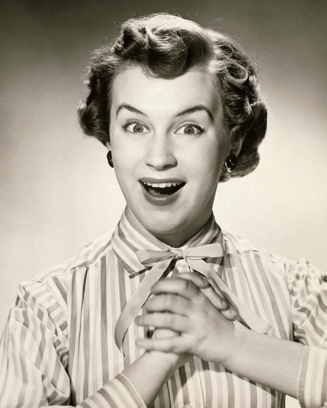 西方人,成年人,手,一个人,微笑,竖图,室内,快乐,欣喜若狂,欧洲,欧洲人,仅一个年轻女性,仅一个女性,仅一个人,休闲装,凝视,人体,摄影,惊奇,年轻女性,女人,女性,白种人,年轻人,彩图