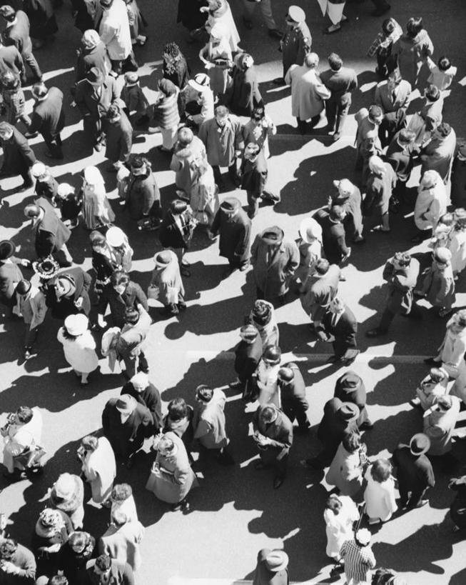 成年人,人群,竖图,俯视,黑白,室外,白天,路,许多人,一群人,摄影,男人,女人,步行,高角度拍摄