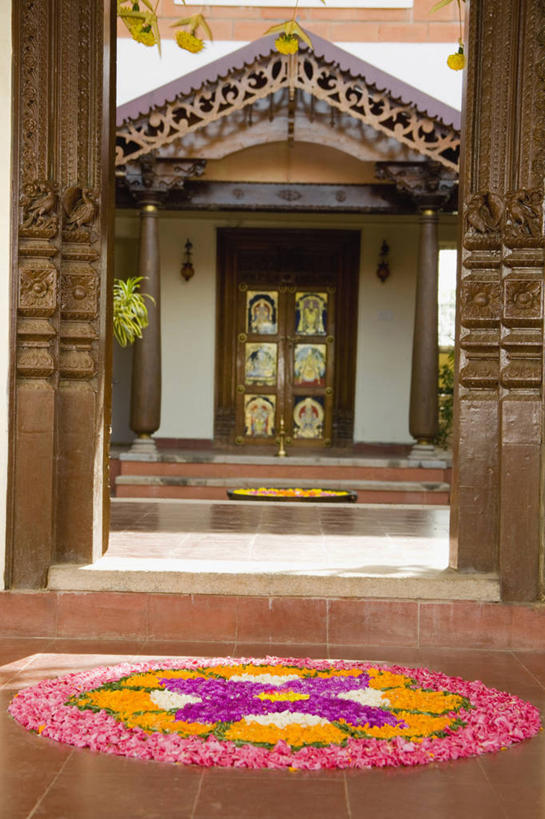 无人,竖图,室外,白天,正面,门,印度,木制,标志,符号,柱子,庭院,历史,标识,插花,摄影,宗教,宁静,印度文化,印度教,性别符号,灵性,泰米尔纳德邦,美术工艺,金奈,彩图,男性符号,过去