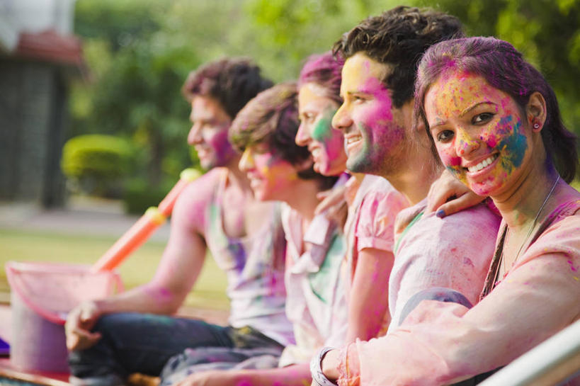 成年人,头发,横图,室外,白天,侧面,度假,快乐,友谊,幸福,印度,五个人,庆祝,首都,休闲装,刺激,黑色,摄影,肖像,印度文化,新德里,无忧无虑,年轻男性,年轻女性,印度人,年轻人,半身,彩图,胡里节,传统文化,美人,传统节日