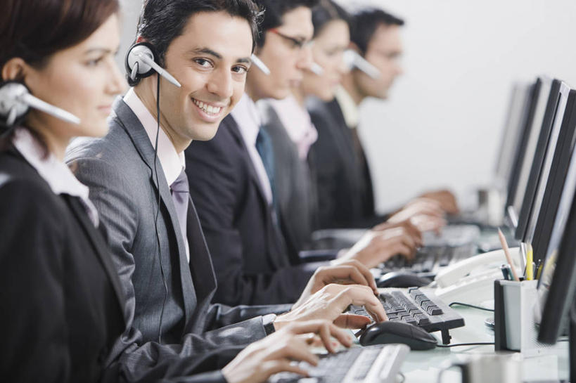 成年人,商务人士,办公室,坐,微笑,横图,室内,白天,侧面,商务,通讯,团队,显示器,技术,印度,五个人,一排,敲打,套装,整齐,首都,联系,输入,书桌,排列,耳麦,打字,职业,摄影,点击,敲击,呼叫中心,享乐,企业,公司,队列,合伙,新德里,无线电技术,按键,计算机,年轻男性,年轻女性,印度人,年轻人,电话机,半身,彩图,对焦