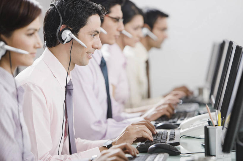 成年人,商务人士,办公室,坐,微笑,横图,室内,白天,侧面,商务,通讯,团队,显示器,技术,印度,五个人,一排,敲打,整齐,首都,联系,输入,书桌,排列,耳麦,打字,职业,摄影,点击,敲击,呼叫中心,享乐,企业,公司,队列,合伙,新德里,无线电技术,按键,计算机,年轻男性,年轻女性,印度人,年轻人,电话机,半身,彩图,对焦