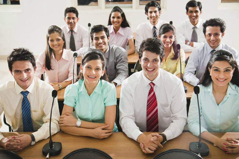 成年人,商务人士,商务男性,商务女性,举,微笑,横图,俯视,室内,衬衫,商务,通讯,团队,印度,一排,套装,整齐,会议,许多人,书桌,排列,耳麦,托,一群人,摄影,麦克风,享乐,企业,公司,队列,肖像,商务装,合伙,工薪阶层,会议中心,哈里亚纳邦,年轻男性,年轻女性,印度人,年轻人,白领,上班族,举起,举手,举着,向上举,向上伸,向上托,半身,彩图,高角度拍摄,衬衣,电话会议