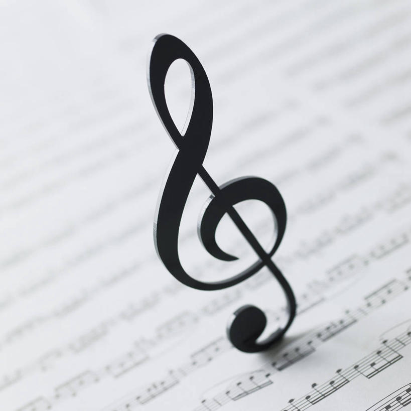 无人,方图,黑白,室内,特写,白天,正面,静物,书籍,阴影,朦胧,模糊,反射,影子,乐谱,五线谱,音乐,节拍,音符,符头,符干,符尾,乐章