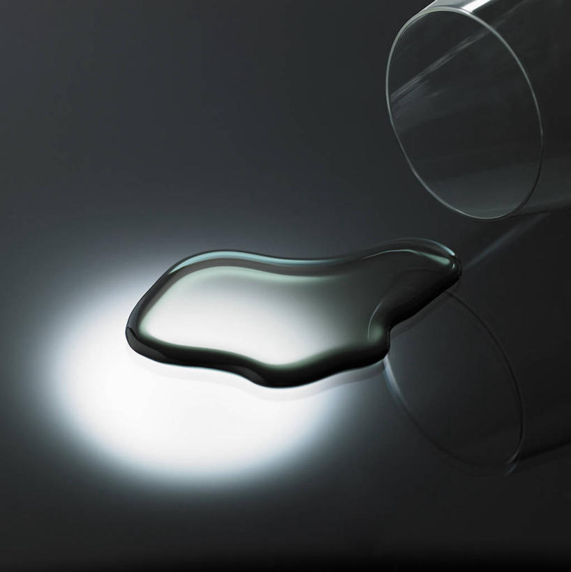 无人,竖图,俯视,室内,特写,白天,水,餐桌,桌子,杯子,阴影,黑色背景,反射,液体,影子,一杯,洒,饮用水,玻璃制品,一个,水杯,矿泉水,摄影,影棚,单个,餐台,蒸馏水,玻璃杯,撒,彩图,高角度拍摄,影棚拍摄,拍摄