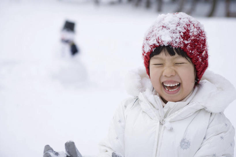 东方人,儿童,一个人,闭眼,笑,大笑,横图,室外,白天,正面,游戏,兴奋,纯洁,雪,大雪,帽子,亚洲,仅一个女性,仅一个人,服装,朦胧,模糊,积雪,雪景,雪人,冬季,冬天,玩,黄种人,娱乐,小孩,衣服,红色,张嘴,仅一个小孩,休闲,温暖,寒冷,可爱,童年,童趣,服饰,活动,羽绒服,保暖,御寒,发泄,消遣,智力,张大嘴巴,童真,烂漫,无邪,哈哈大笑,宣泄,棉帽,严寒,冬装,天真,女孩,女人,女性,亚洲人,孩子,张开嘴,闭眼睛,闭着眼,闭着眼睛,玩耍,嬉戏,半身,彩图,高兴,狂笑,女生,拟人