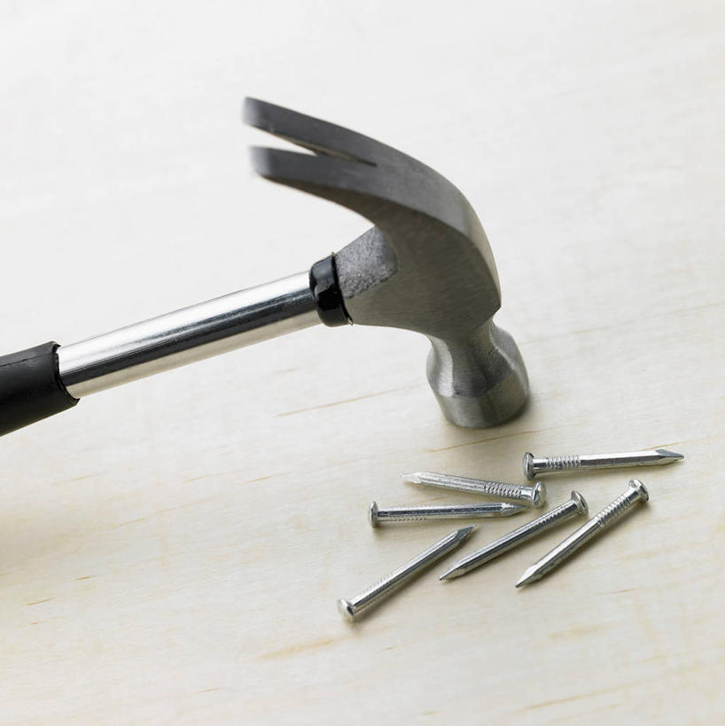 无人,竖图,俯视,室内,特写,白天,静物,金属制品,一把,许多,敲打,阴影,反射,金属,锤子,钉子,工具,榔头,影子,很多,摄影,影棚,五金,变形,紧固,矫正,塑形,牢固,羊角锤,彩图,高角度拍摄,影棚拍摄,拍摄