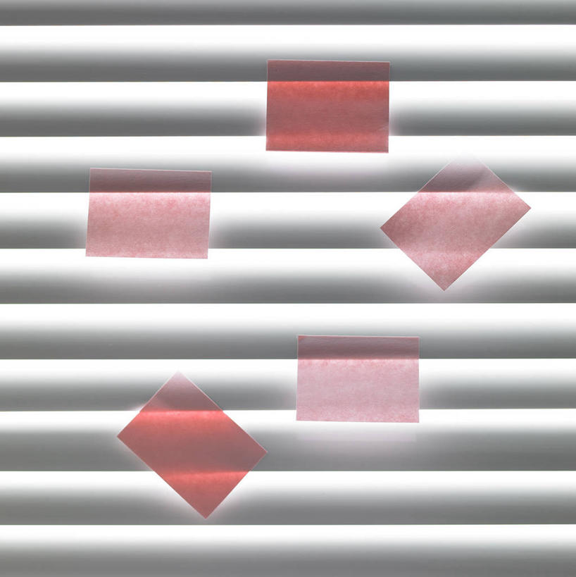 无人,竖图,室内,特写,白天,正面,窗户,静物,一排,阴影,整齐,反射,影子,纸,百叶窗,记事本,纸张,排列,粉色,本子,笔记本,摄影,影棚,队列,五张,彩图,影棚拍摄,拍摄