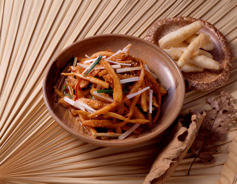 泡菜,无人,横图,俯视,室内,特写,白天,爱情,烹饪,餐桌,桌子,蔬菜,餐具,一堆,阴影,堆叠,堆积,新鲜,反射,纹路,碟子,盘,纹理,影子,陶瓷,调料,酱料,酱汁,佐料,料理,食品,陶瓷制品,调味品,韩式,调味料,酱,菜肴,美食,食物,一个,红色,盘子,容器,碟,碗,佳肴,有机食品,绿色食品,单个,餐台,储藏,堆,桔梗花,僧冠帽,储存,韩国料理,柔顺,韩国菜,韩式料理,韩国泡菜,肌理,六角荷,永恒,梗草,悲哀,诚实,无望,彩图,高角度拍摄,蓝钟花,贮存