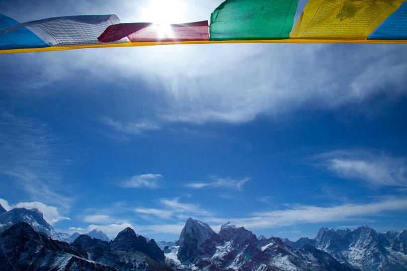 无人,横图,室外,白天,仰视,旅游,度假,美景,山,雪,雪山,大雪,旗帜,珠峰,尼泊尔,中国,亚洲,一排,许多,阴影,整齐,光线,影子,冰,积雪,景观,山峰,雪景,云,云朵,冬季,冬天,山峦,很多,云彩,娱乐,旗子,排列,蓝色,白云,蓝天,天空,阳光,自然,天,享受,休闲,景色,放松,寒冷,晴朗,冰冷,队列,自然风光,南亚,东亚,尼泊尔王国,中华人民共和国,珠穆朗玛峰,严寒,冰凉,酷寒,凛冽,凛凛,极冷,旌旗,旗号,圣母峰,珠穆朗玛,萨加玛塔峰,晴空,彩图,低角度拍摄