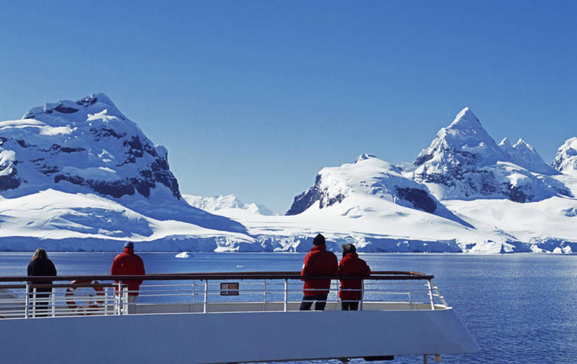 横图,室外,旅游,度假,探险,雪,乘客,行人,游客,游人,冰,冬天,路人,旅客,白色,看,寒冷,探索,摄影,观看,明亮,南极洲,南极半岛,过客,彩图,格雷厄姆岛