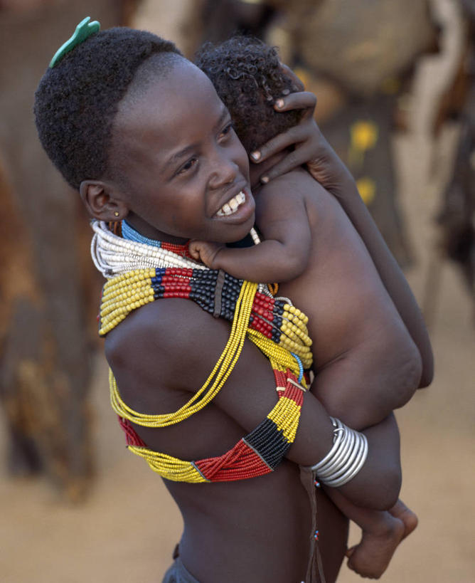 婴儿,儿童,两个人,姐妹,微笑,竖图,快乐,非洲,埃塞俄比亚,摄影,女性,彩图,传统服装,游牧民族