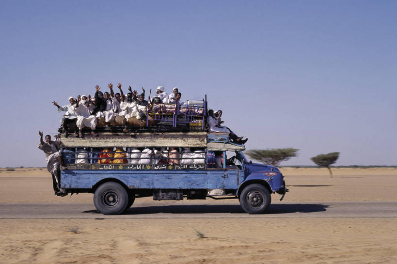 横图,快乐,沙漠,苏丹,巴士,公共交通,挥手,夸张,运输,摄影,伊斯兰教,群众,撒哈拉沙漠,彩图,旅行